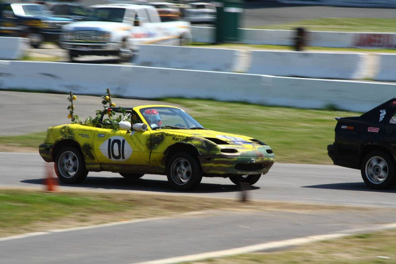 Illustration for article titled The 24 Hours Of LeMons New England 2009 Über Gallery, Part 1